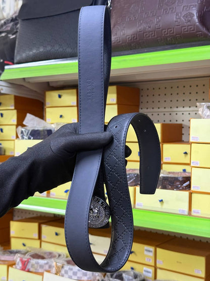 Alloy Buckle Fashion Belt – A Touch of Brilliance