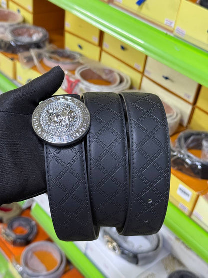 Alloy Buckle Fashion Belt – A Touch of Brilliance