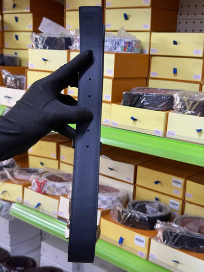 Minimalist Smooth Leather Belt – Simple. Clean. Stylish.