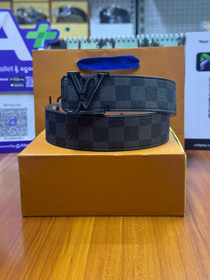 Belts that break the ordinary