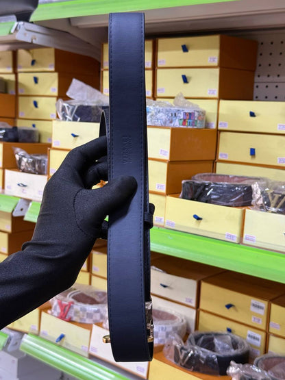 Minimalist Smooth Leather Belt – Simple. Clean. Stylish.