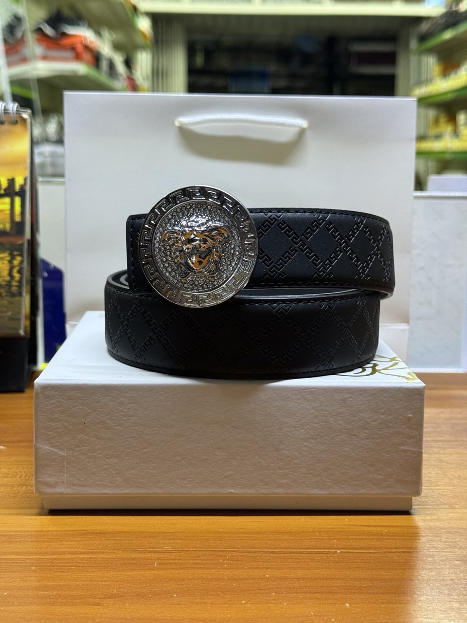 Alloy Buckle Fashion Belt – A Touch of Brilliance